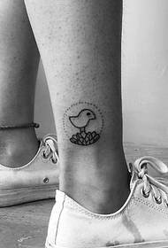Mini tatuaj de pasăre pe partea viței