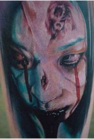 डरावना रंगीन खूनी ज़ोंबी महिला टैटू पैटर्न