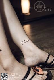 Świeży mały listowy tatuaż dziewczyna łydkowy tatuaż piękno tatuaż