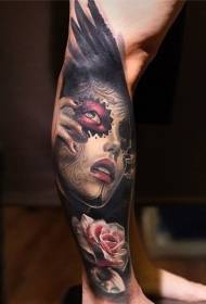 Tele maľované krídla vrana s mexickým ženským portrétom ruže tetovania