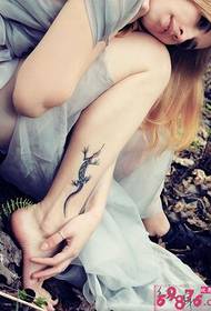 Predivna slika tetovaža tele gekona