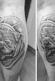 Juokingi juodos ir baltos eržilų šuns galvos tatuiruotės modeliai ant kojų