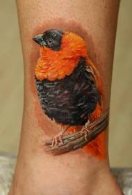 Corak gaya tatu yang realistik berwarna corak tatu burung yang cantik