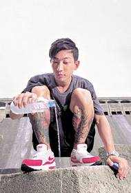 Hong Kong male star Lee Samson tattoo