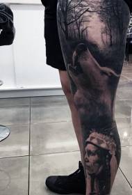 Noga realističnega sloga črno-beli gozdni volk in indijski portretni tatoo