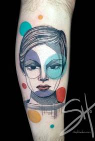 Individualizuotas spalvoto moters veido su tatuiruotės ratu dizainas