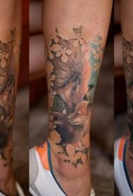 Um padrão de tatuagem de cores vivas da família raposa da panturrilha