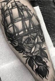 Kalf gravure stijl zwarte zeilboot met roos tattoo patroon