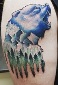 Veľké rameno tetovanie ilustrácie mužské veľké rameno na lesnej krajine a medveď tetovanie obrázok