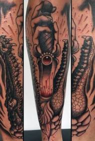 Un fantástico crocodilo gris negro con un patrón de tatuaxe de cráneo sanguento