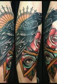 Insignia escolar corvo e ollos e patróns de tatuaxe de rosa