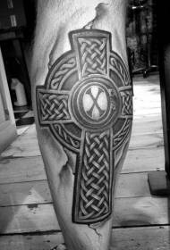 Wzór tatuażu czarny krzyż celtycki styl łydki
