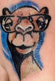 Veľké rameno tetovanie ilustrácie muž veľké rameno na farebnom obrázku ťavy tetovanie