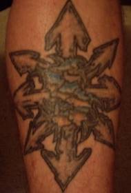 Tattoo vzorec z veliko barvnimi puščicami na nogah