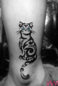 वासराला सर्जनशील काळा आणि पांढरा टोटेम मांजर टॅटू चित्र