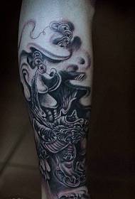 Черно-бял сабол татуировка на прасеца