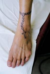 Крака проста снимка на татуировка с кръст на глезена