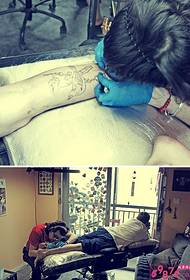 Сцена татуювання сливової сливової черешки