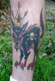 Чорний злий кіт і вінець татуювання візерунок
