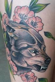 Lår tatovering figur kvinnelig jente lår på blomst og ulv hode tatovering bilde