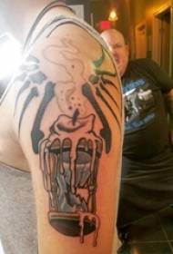 Ilustracija velike ručne tetovaže muška velika ruka na slici tetovaže u boji svijeće