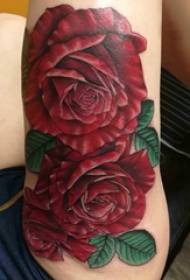 Djevojčica tetovaža tradicije tetovaža bedro na slici nježne ruže tetovaže