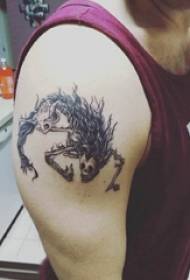 Dvostruka velika ruka tetovaža muškarac velika ruka na slici crne lukave čudovište čudovišta