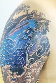 Eye-catching blue squid tattoo picture on the big arm