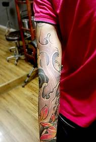 Nagy kar, gyönyörű színes tintahal tetoválás kép