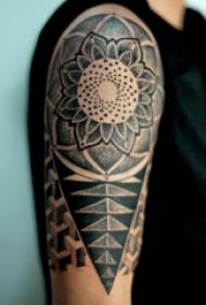 ອົງປະກອບເລຂາຄະນິດ Geometric ຜູ້ຊາຍແຂນໃຫຍ່ໃສ່ຮູບ tattoo vanilla ສີ ດຳ