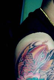 Tatuaje de calamar rojo grande