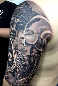 Čierno-šedý tetovací vzor s klasickým šarmom