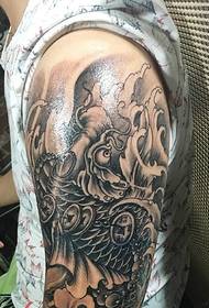 Youthful and energetic big arm squid tattoo pattern
