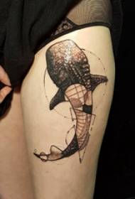 Lår tatuering figur kvinnlig flicka lår på triangel och val tatuering bild