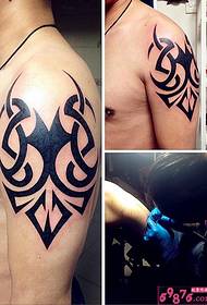 Pictiúr mór tattoo faisin totem lámh