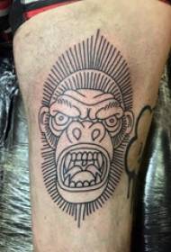Tattoo simio knabo femuro sur simio tatuaje bildo