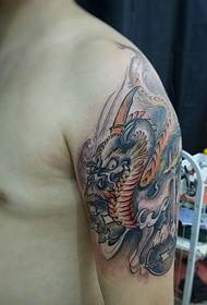 Tatu klasik lengan besar