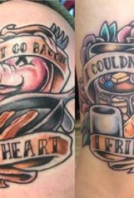 Dubbele grootarm tatoeëring manlike grootarm op Engelse en vark tatoeëermerke