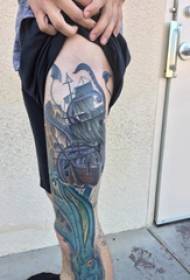 Материал морской татуировки, мужское бедро, тату с изображением морского тотема