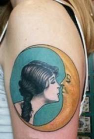 Karaktär porträtt tatuering flicka stor arm på månen och porträtt porträtt tatuering bild