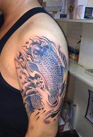 Napaka tanyag sa lahat ng malaking arm squid tattoo picture