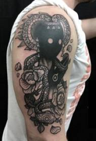Tatuajes de doble brazo grande brazo grande masculino en flores y personajes míticos fotos de tatuajes