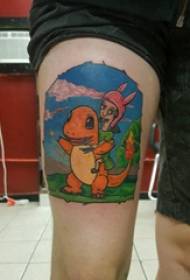 Coxa tatuada coxa do menino masculino na imagem de tatuagem de dragão de fogo pequeno colorido