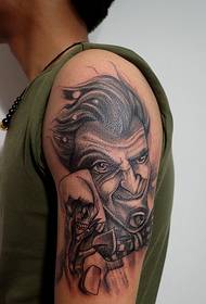 Big arm black and white men's portrait tattoo pictures excited