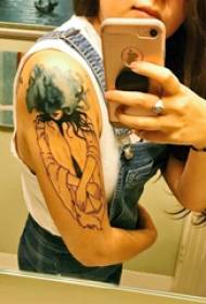 Ilustrasi tato lengan besar gadis lengan besar pada gambar tato potret karakter kreatif
