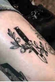 Paha tatu tradisi gadis peha pada tumbuhan tumbuhan dan dagger gambar
