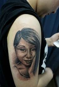Chlapci velké paže roztomilé hravé přítelkyně portrét tetování obrázky