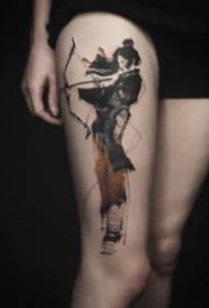 허벅지와 큰 팔을위한 독창적 인 잉크 디자인 문신