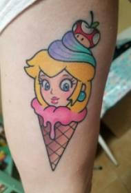 Dubbelarm tatoeëer meisie ys en karakter tatoeëermerk op die groot arm