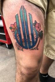 Coapsa studentă masculină tatuaj Vărsător pe poza tatuaj simbol și floare
